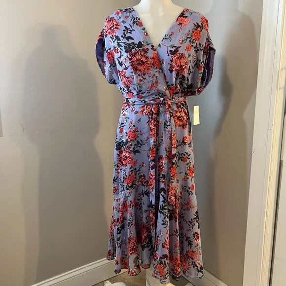 Chelsea28 Blue and Purple Wrap Midi Dress with V-Neck - Picture 4 of 16